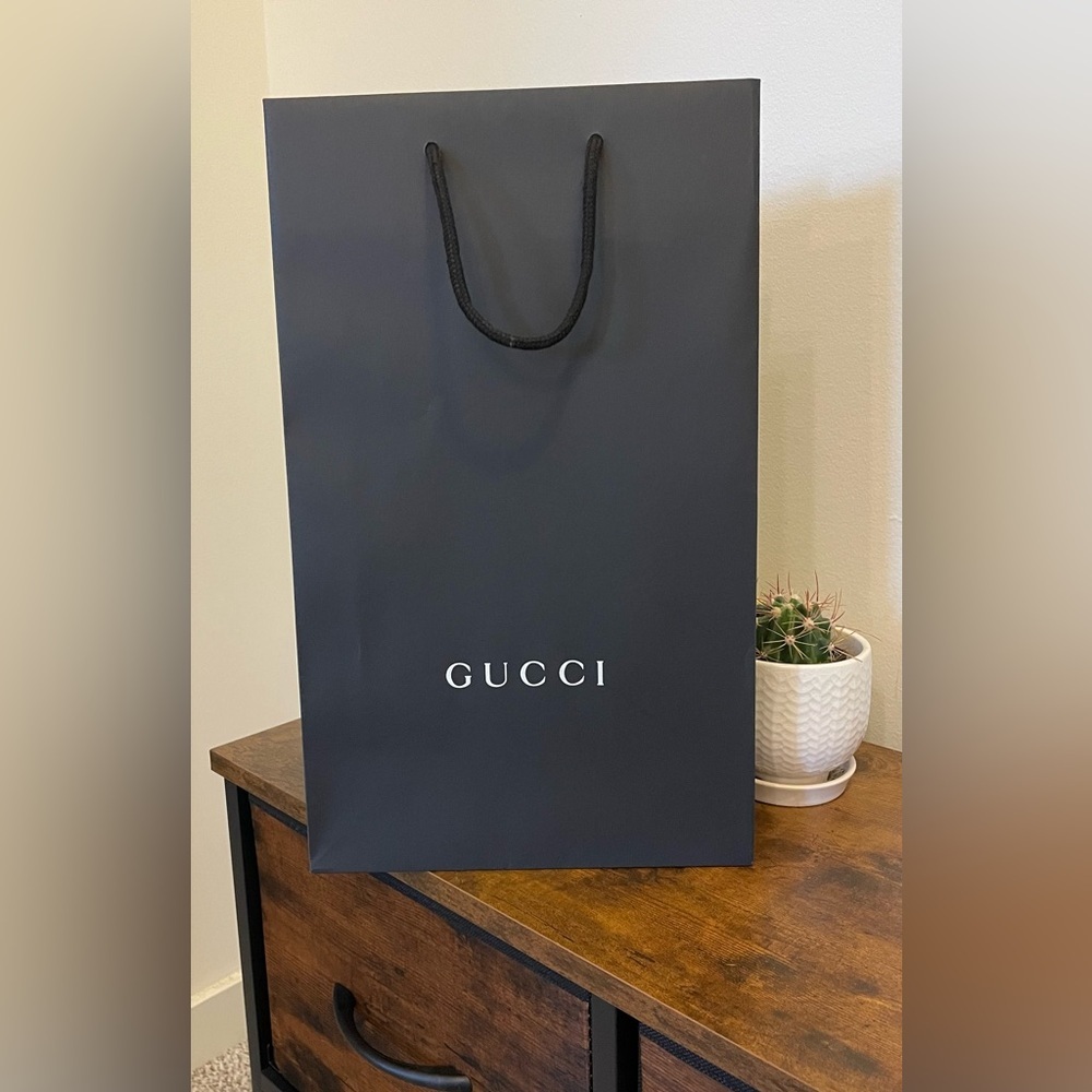 Gucci shopping bag